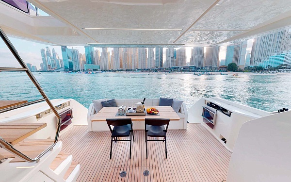 Аренда моторной яхты Ferretti 670 Bella 4 в Дубае, ОАЭ